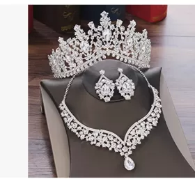 Taç Kolye Küpe Başlık, Gelin Düğün Takı Seti from  at ESAR # 